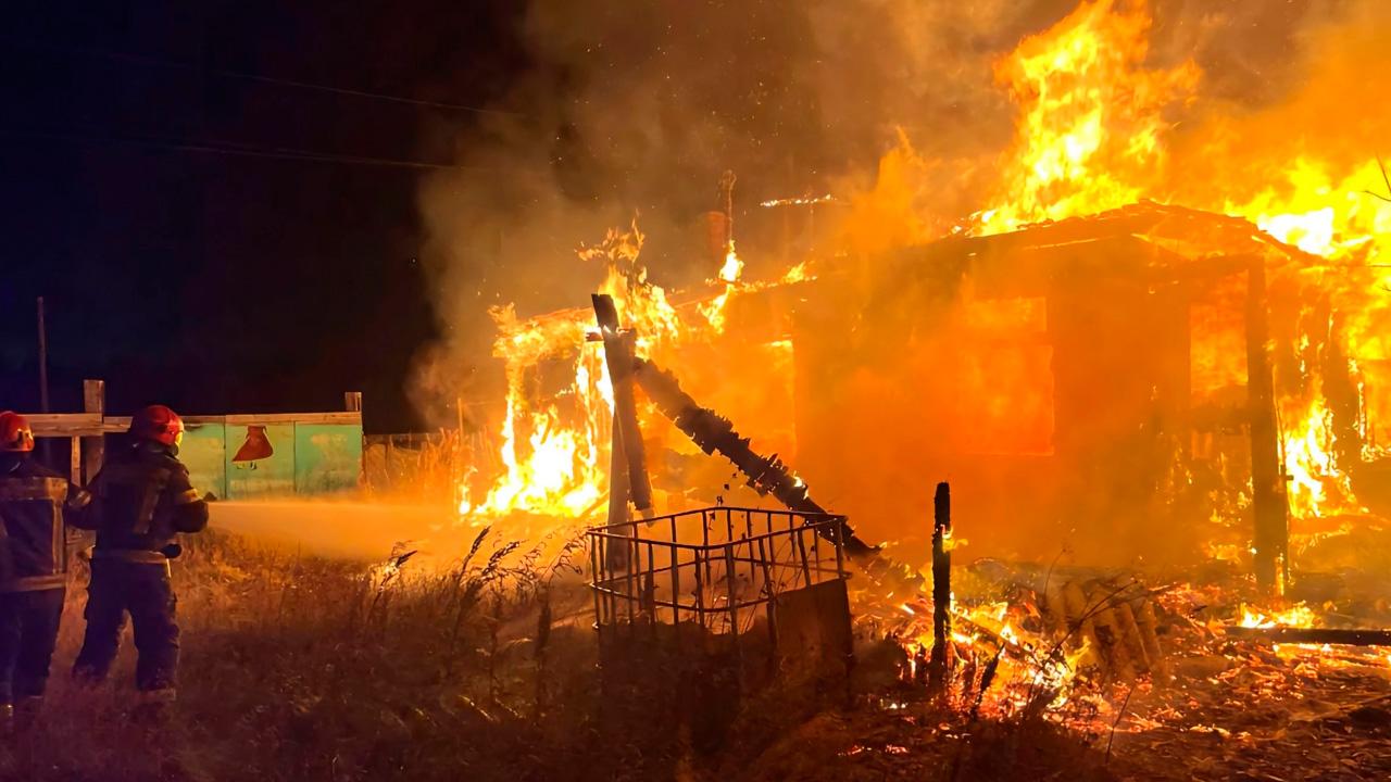 В пожаре на даче в Тик-Губе пострадал человек