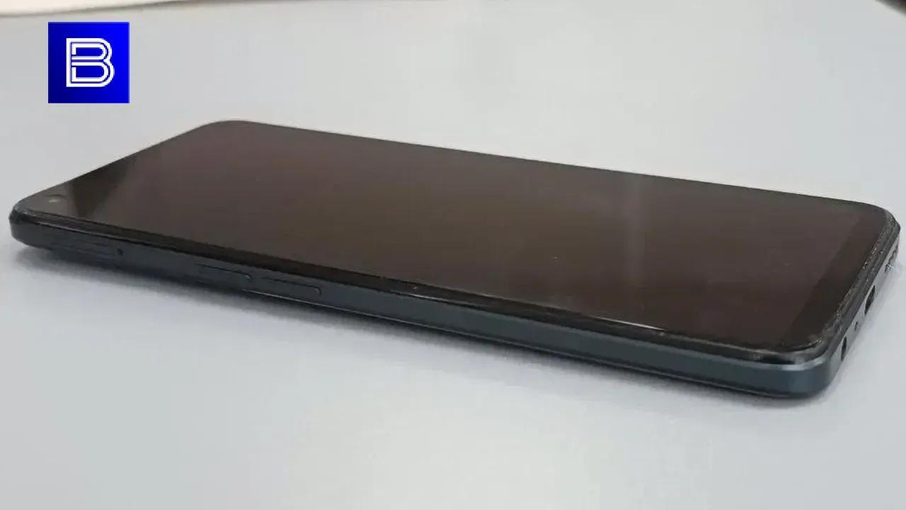 Предприимчивый кандалакшанин продал чужой смартфон своей знакомой