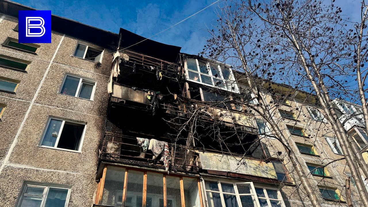 В результате пожара на Кольском в Мурманске выгорели квартиры на трех этажах