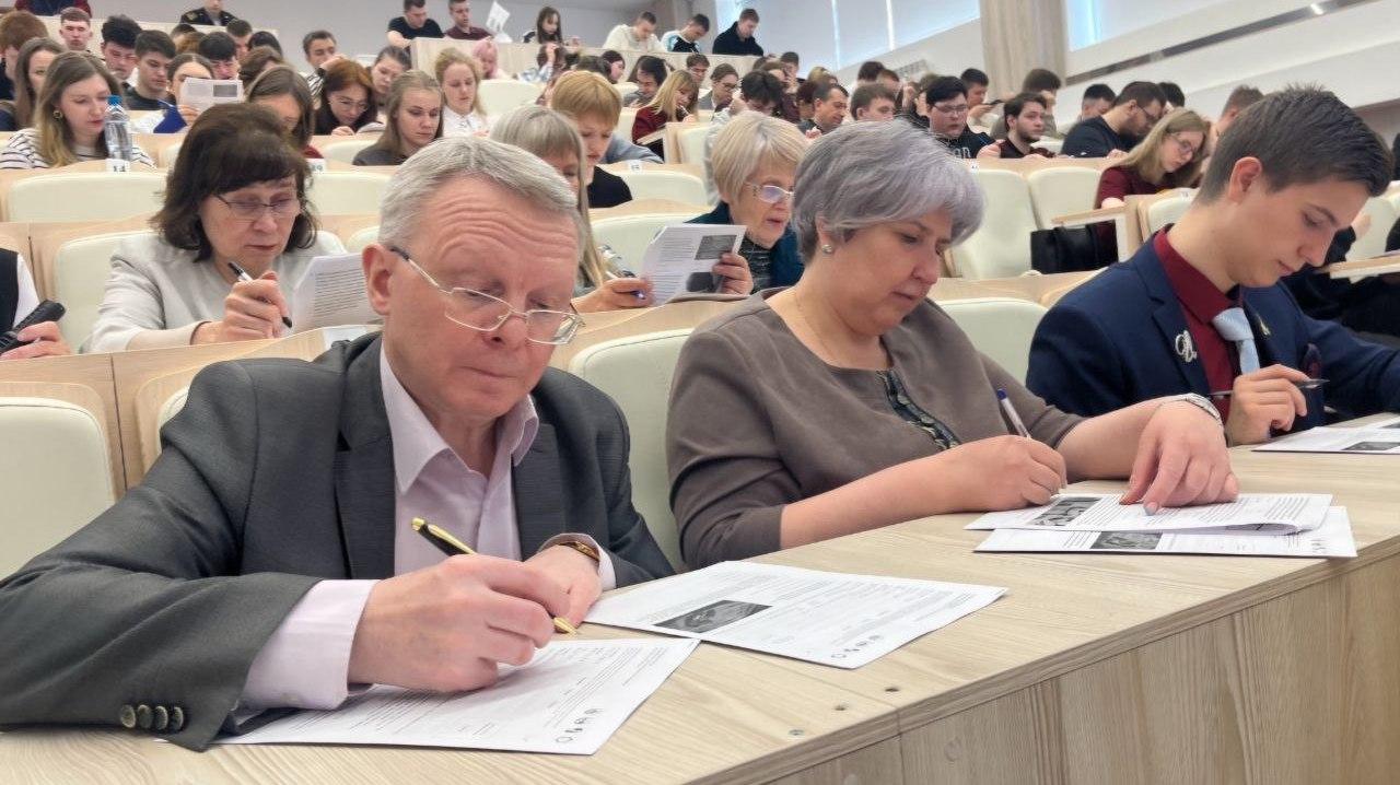 "Формула Победы": северяне написали химический диктант в МАУ