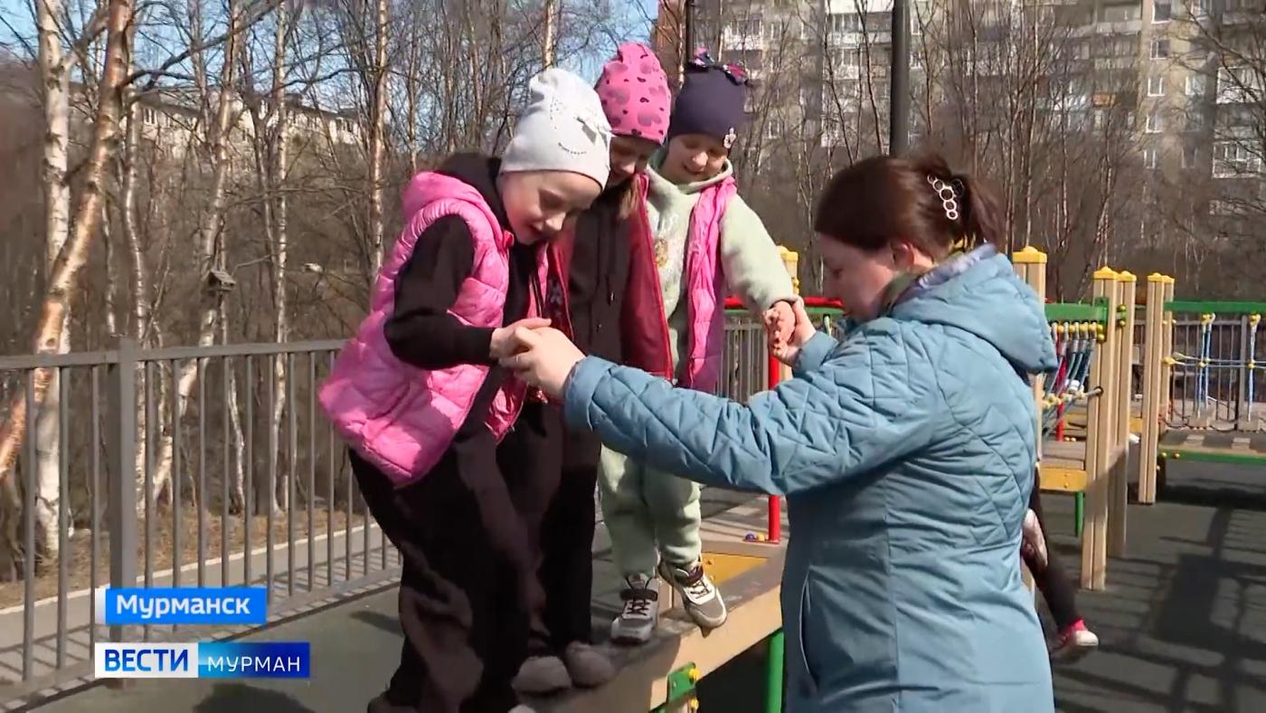 Как живут мурманские двойняшки и тройняшки