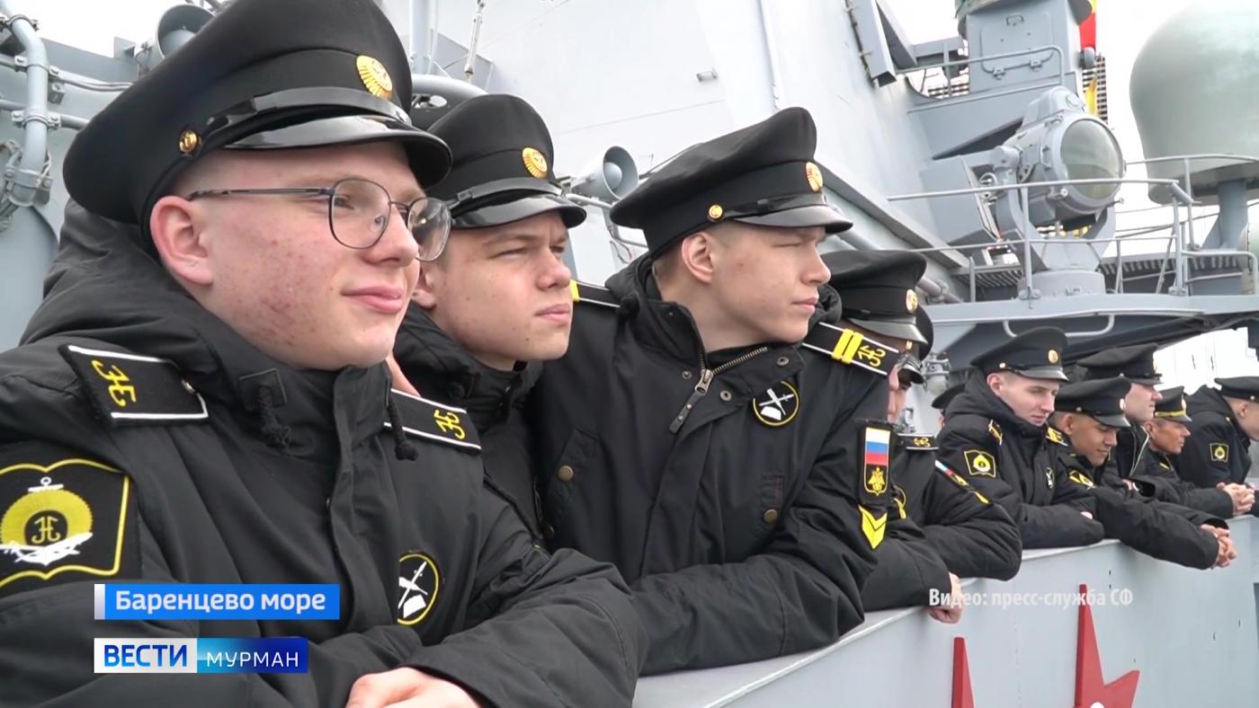 Мурманские нахимовцы стали участниками тренировки разнородных сил Северного флота в Баренцевом море