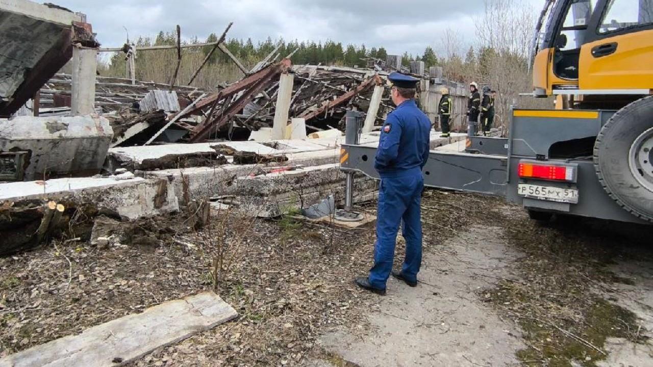Прокуратура организовала проверку в связи с обрушением строения и гибели человека в Апатитах