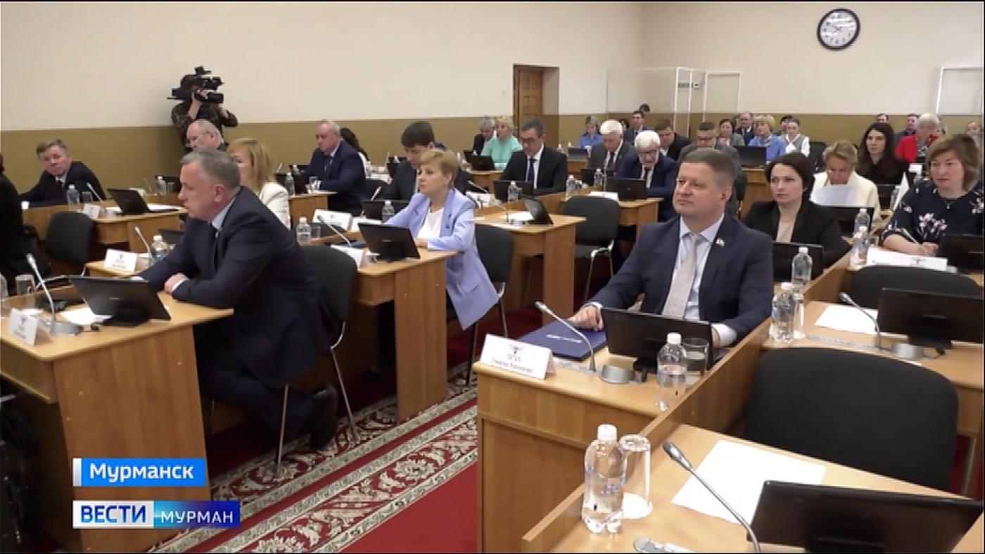 Почти два десятка вопросов рассмотрели депутаты на очередном заседании Мурманской областной думы