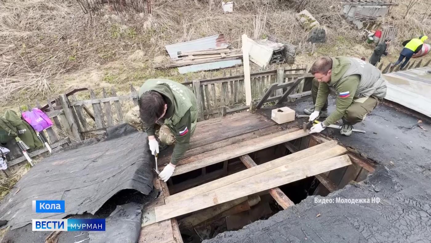 Активисты Народного фронта отремонтировали крышу в доме северянина, чей сын погиб на СВО