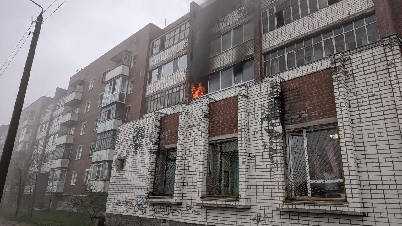 В доме на Энергетиков в Оленегорске сгорело пластиковое окно