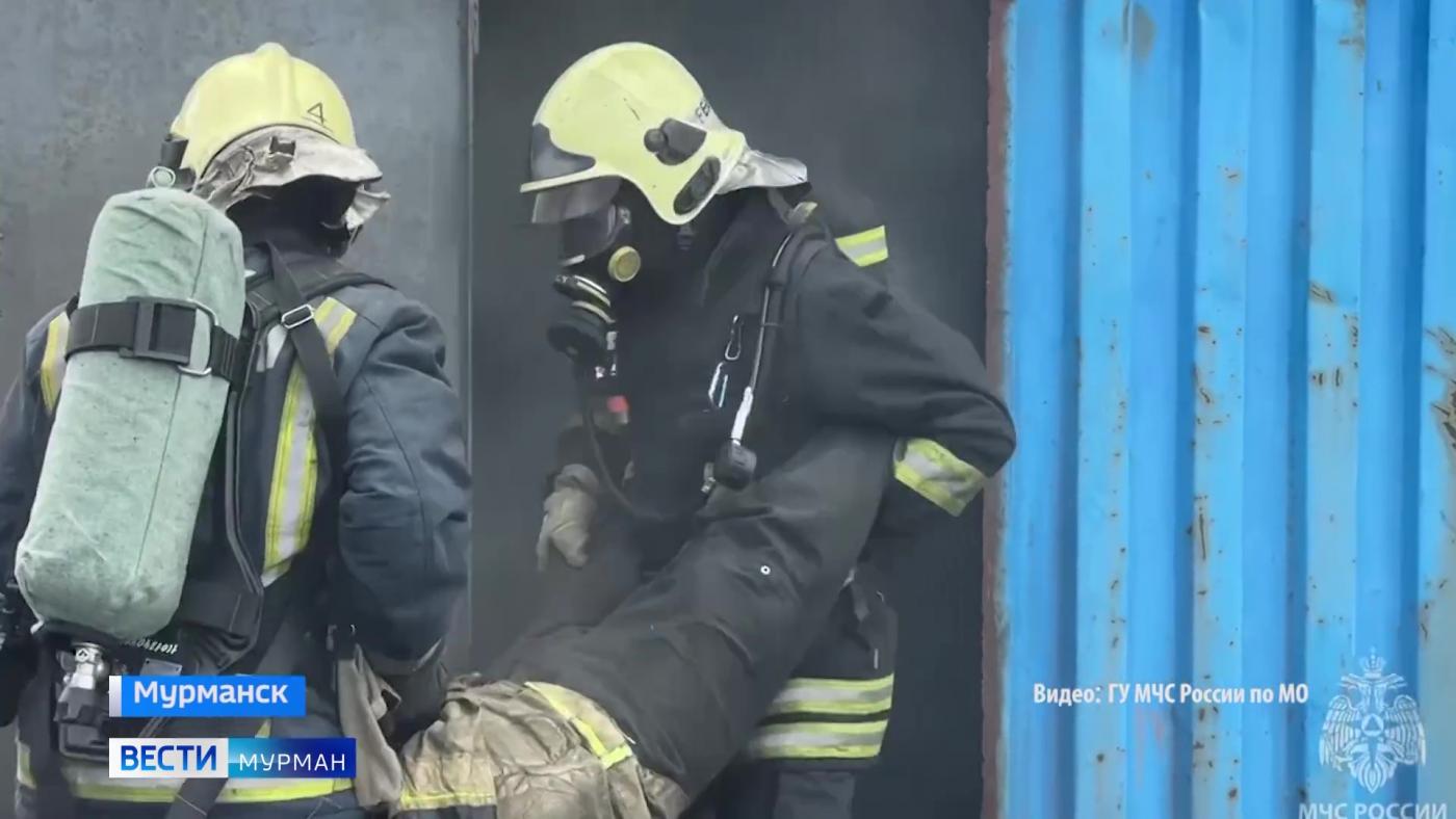 Соревнования на звание &quot;Лучшее звено газодымозащитной службы&quot; прошли в Мурманске