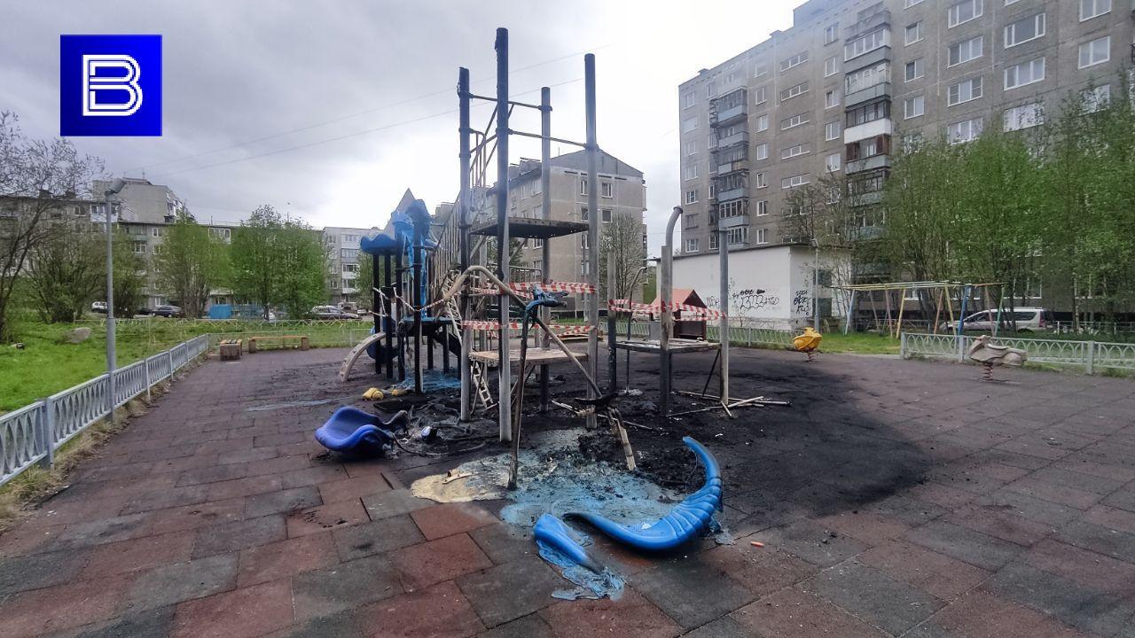 В Мурманске на Героев Рыбачьего загорелась детская площадка