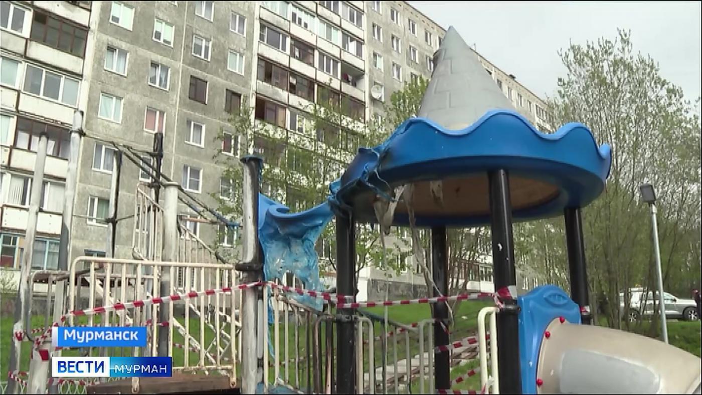 Поджигателей детской площадки в Мурманске нашли