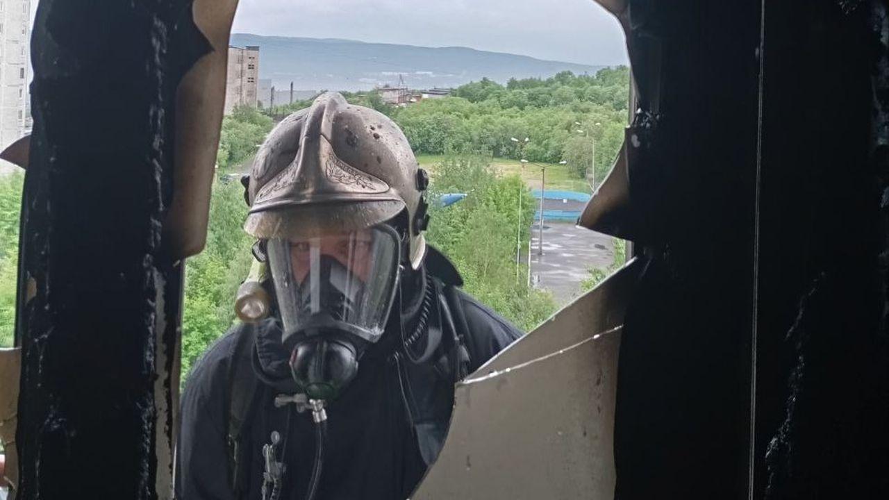 При пожаре в жилом доме в Росляково пострадал человек