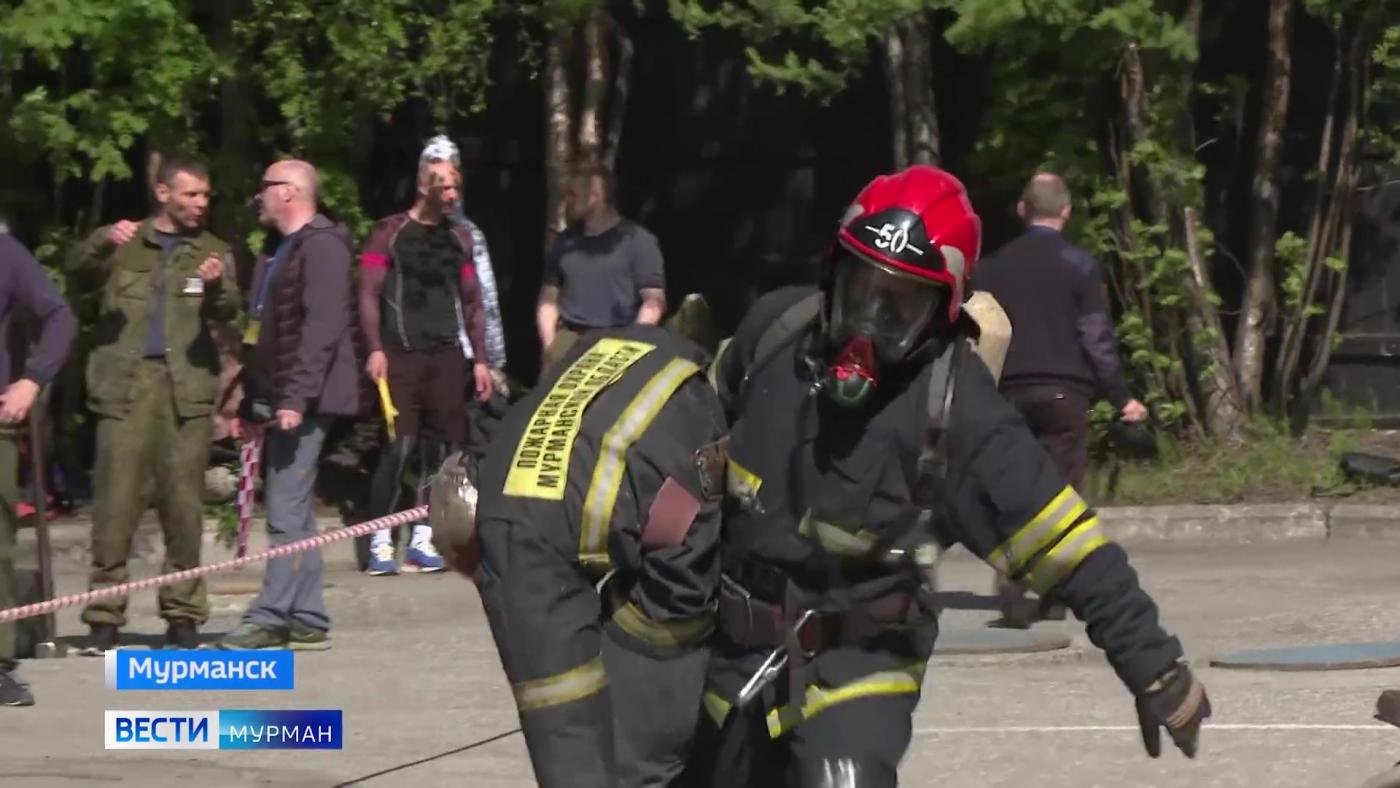 Нервы на пределе. В Мурманске прошли областные соревнования на &quot;Лучшего газодымозащитника&quot; и &quot;Лучшее звено ГДЗС&quot;