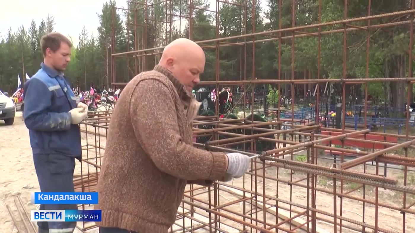 На воинском мемориале в Кандалакше устанавливают стену памяти бойцов СВО