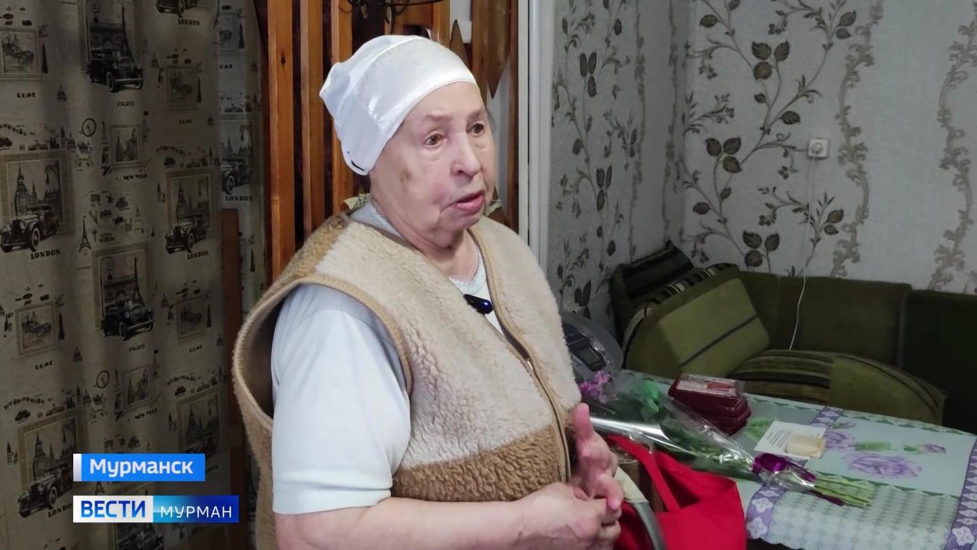 &quot;Это мой долг&quot;: бывшая узница концлагеря, пенсионерка из Мурманска помогает участникам СВО