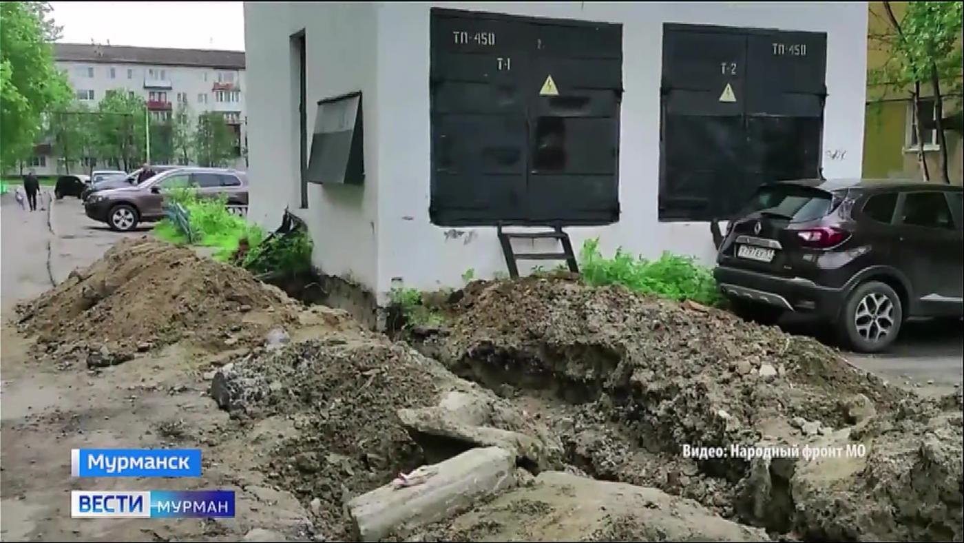 Жители многоквартирного дома в Мурманске неделю страдают от прорыва трубы ГВС