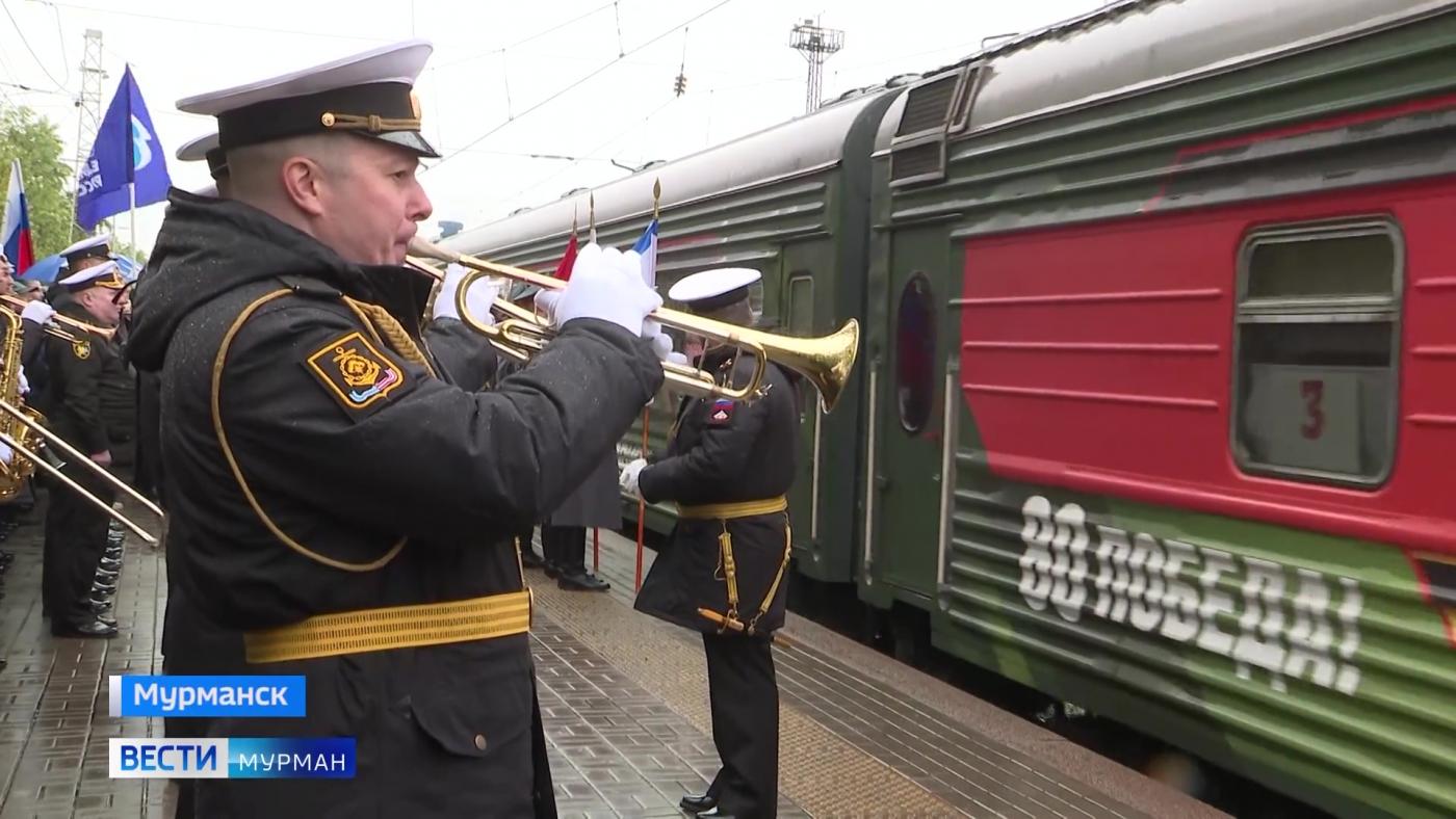 Героизм, доблесть, самоотверженность: Мурманск принял агитпоезд Минобороны с тематическими экспозициями 