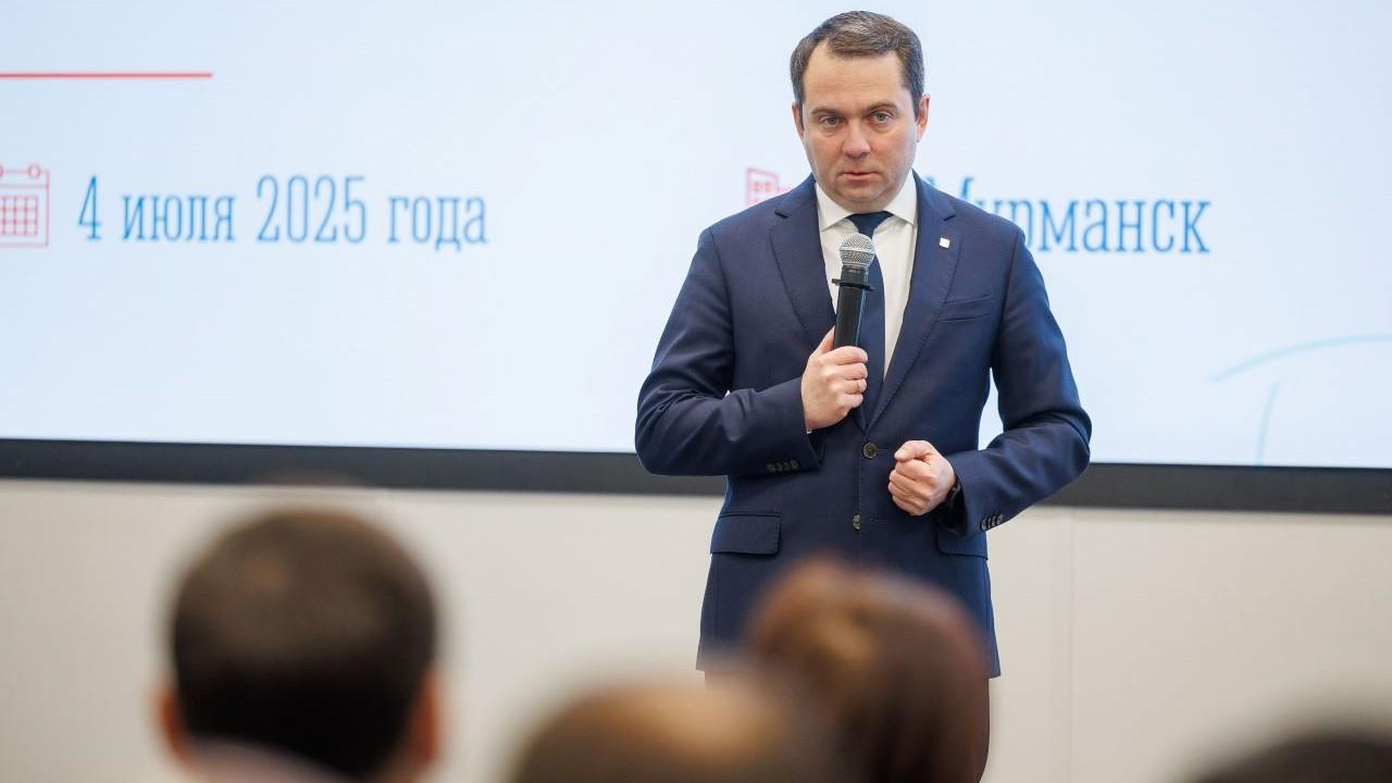 Андрей Чибис: важно продолжать работы по расширению Мурманского транспортного узла и реализации инвестпроектов
