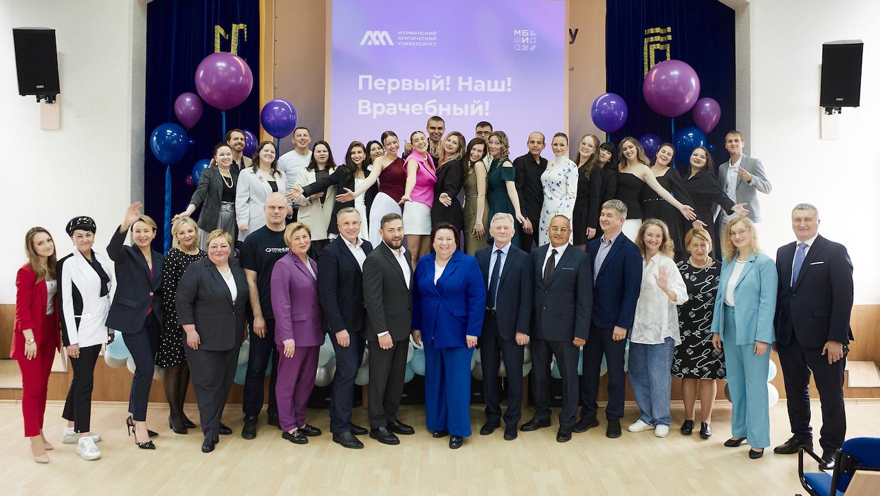 Первым выпускникам — медикам Мурманского арктического университета вручили дипломы