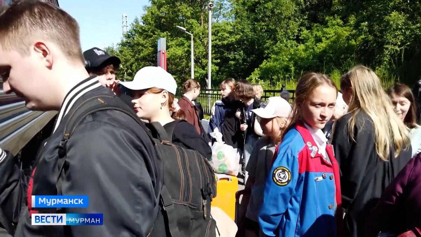 Больше 170 юных северян отправились на солнечные берега Черного моря в летние лагеря