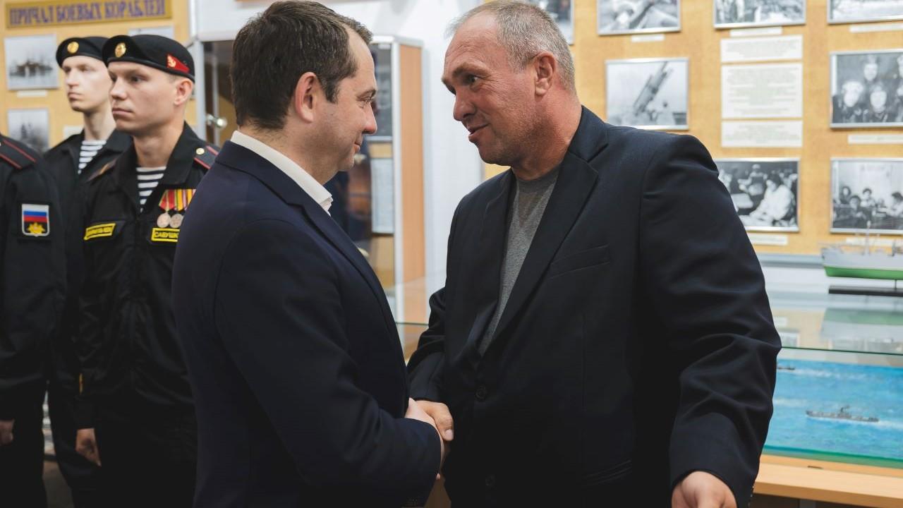 Отец Героя России Данильченко поблагодарил Андрея Чибиса за поддержку участников СВО