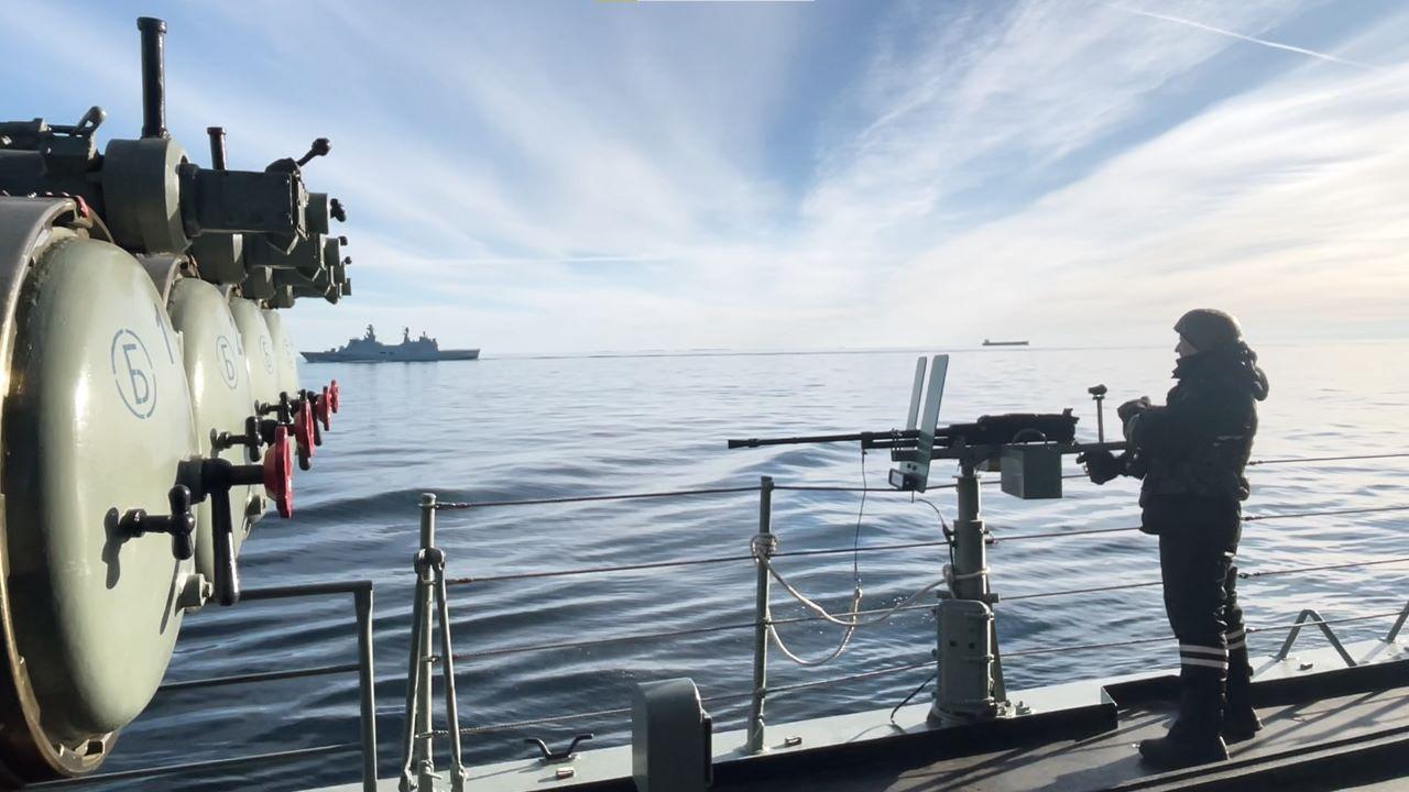 Отразить атаку противника моряки соединения противолодочных кораблей Северного флота всегда готовы