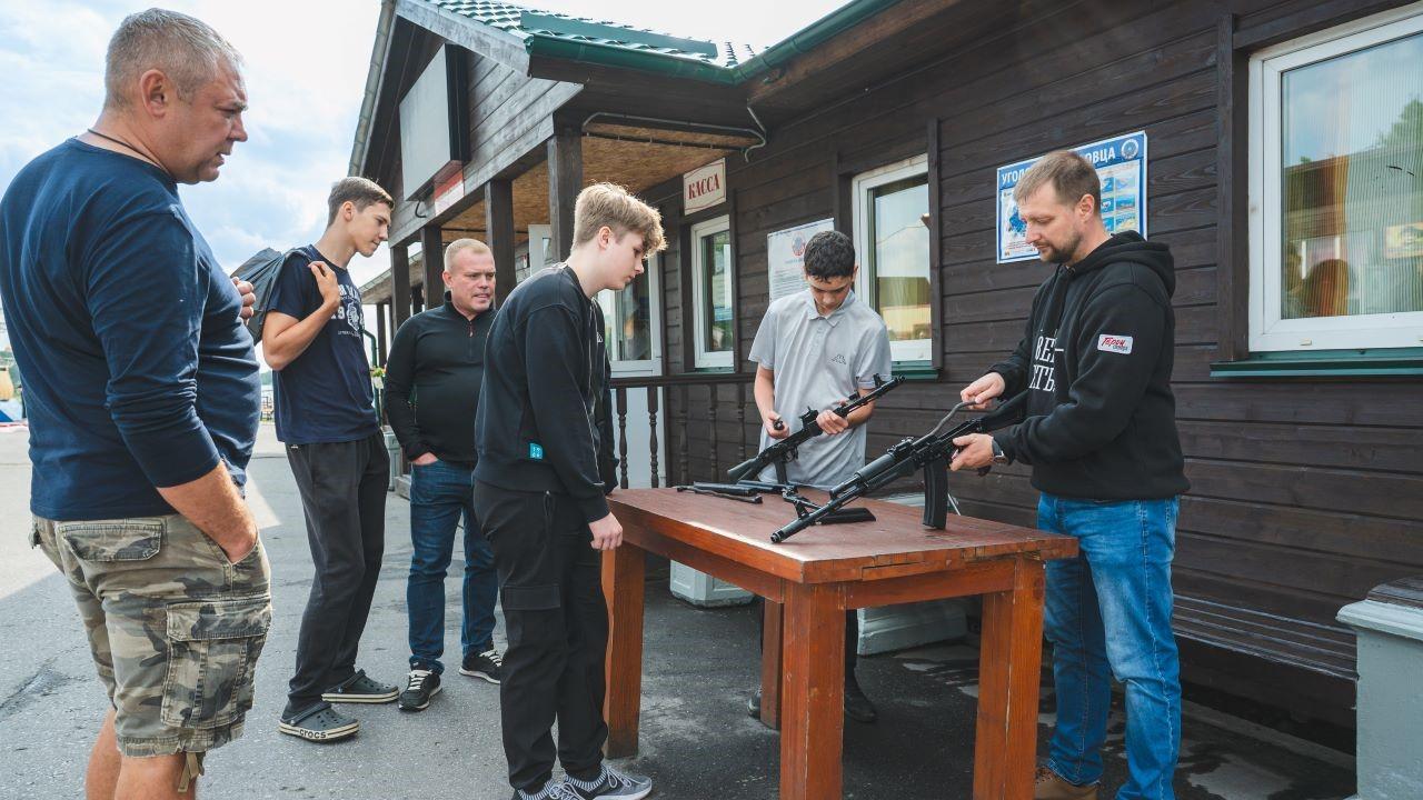 Участник программы &quot;Герои Севера&quot; провел мастер-класс по сборке автомата для мурманской молодежи
