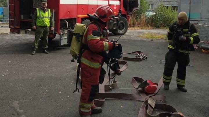 В Ковдоре во время ликвидации пожара в доме на Ленина из квартиры спасли человека