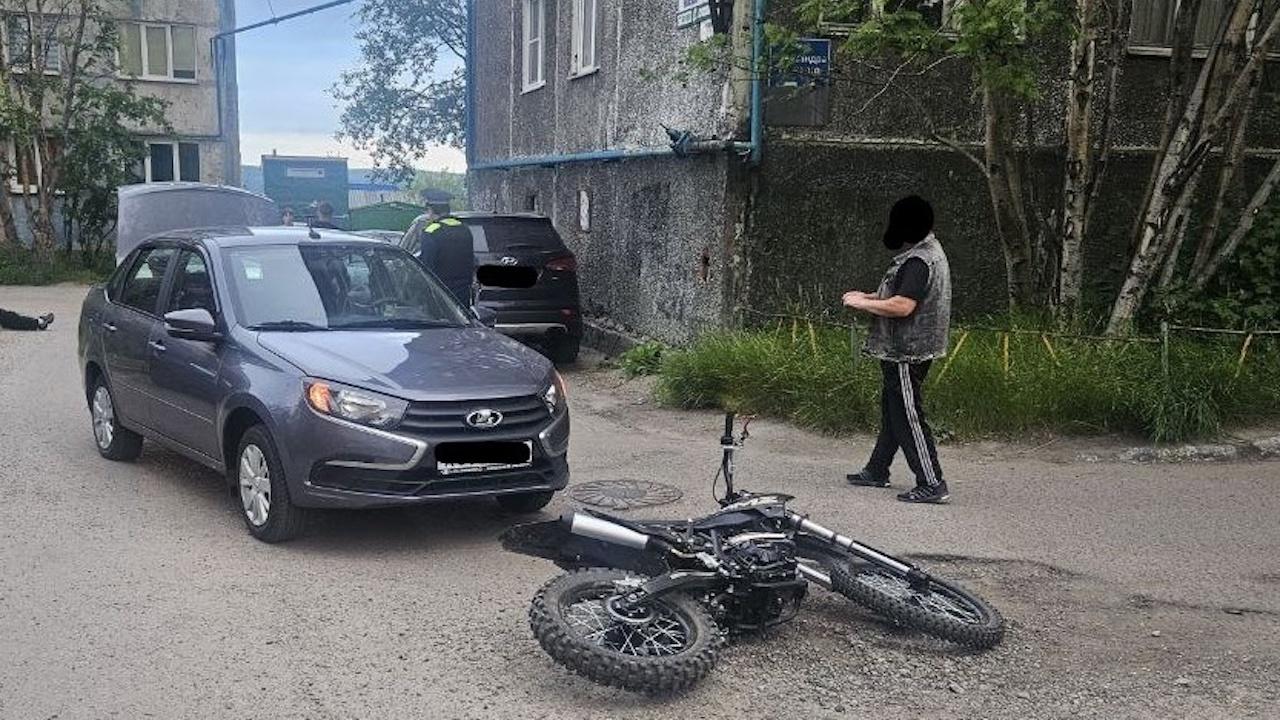 Пострадавшего при столкновении с авто юного мурманчанина госпитализировали