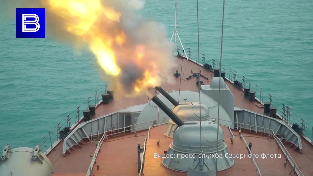 &quot;Маршал Устинов&quot; отразил учебную атаку беспилотников и катеров в Баренцевом море