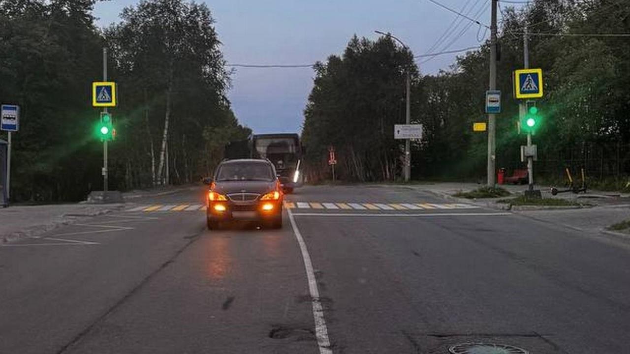 Житель Волгоградской области проехал на красный свет и сбил двух детей в Мурманске
