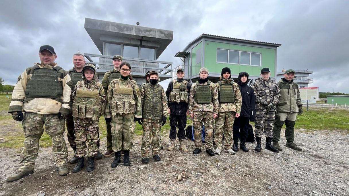 Для юнармейцев и воспитанников военно-патриотического клуба провели занятие на Северном флоте