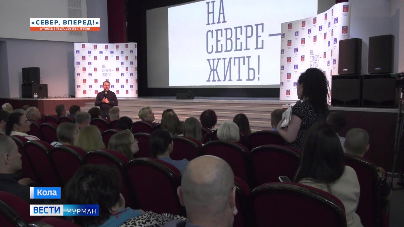 Андрей Чибис осмотрел объекты инфраструктуры в Кольском районе и пообщался с жителями