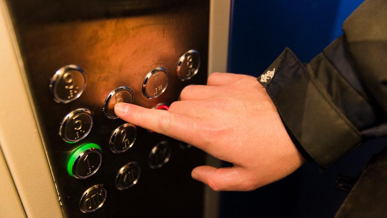 Лифты в Североморске обновили на два года раньше срока