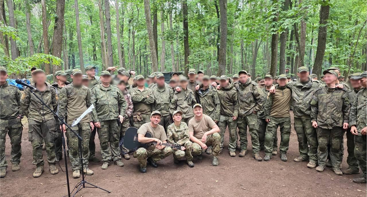 Артисты Мурманского драмтеатра выступили для военных в Белгородской области