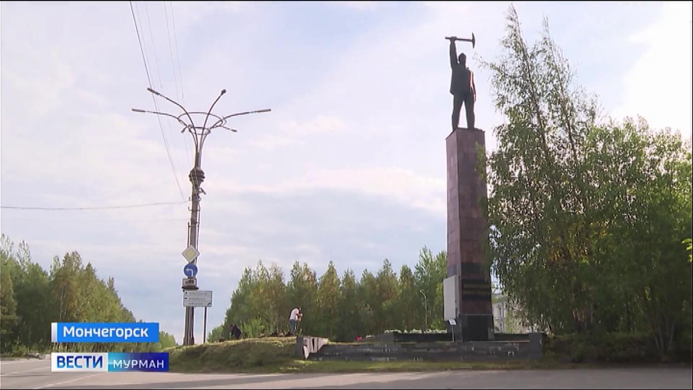 В Мончегорске у памятника покорителям Мончетундры появилась первая клиентская аллея