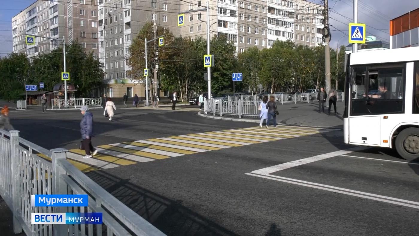 Ребусы разметки, остановка за забором, борьба за чистоту и против гриппа - репортаж с улиц Мурманска