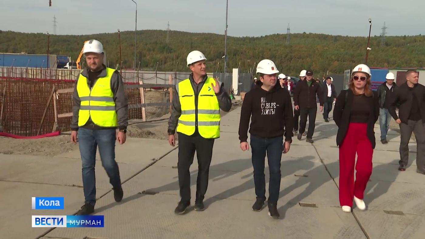 Новые жилкомплексы, онкодиспансер и центр культурного развития. Андрей Чибис проверил главные стройки Мурманска и Колы