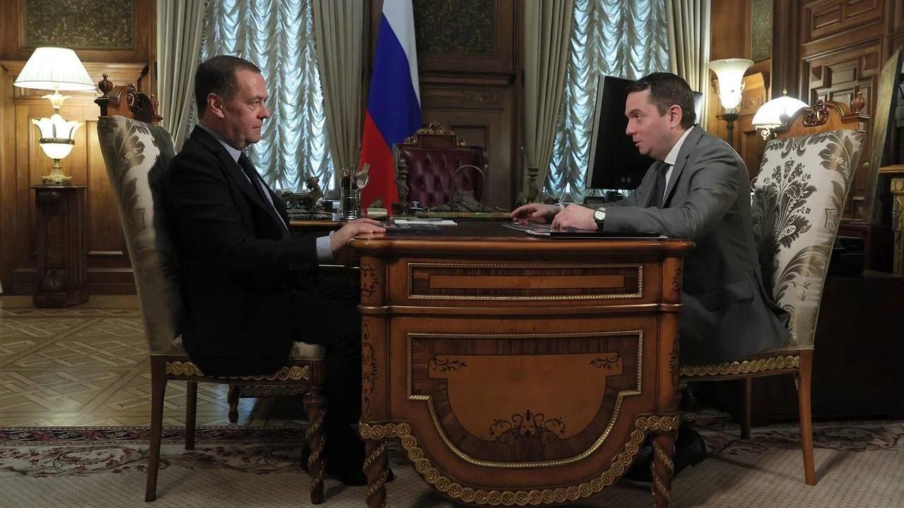 Андрей Чибис поблагодарил юбиляра Дмитрия Медведева за внимание к Мурманской области