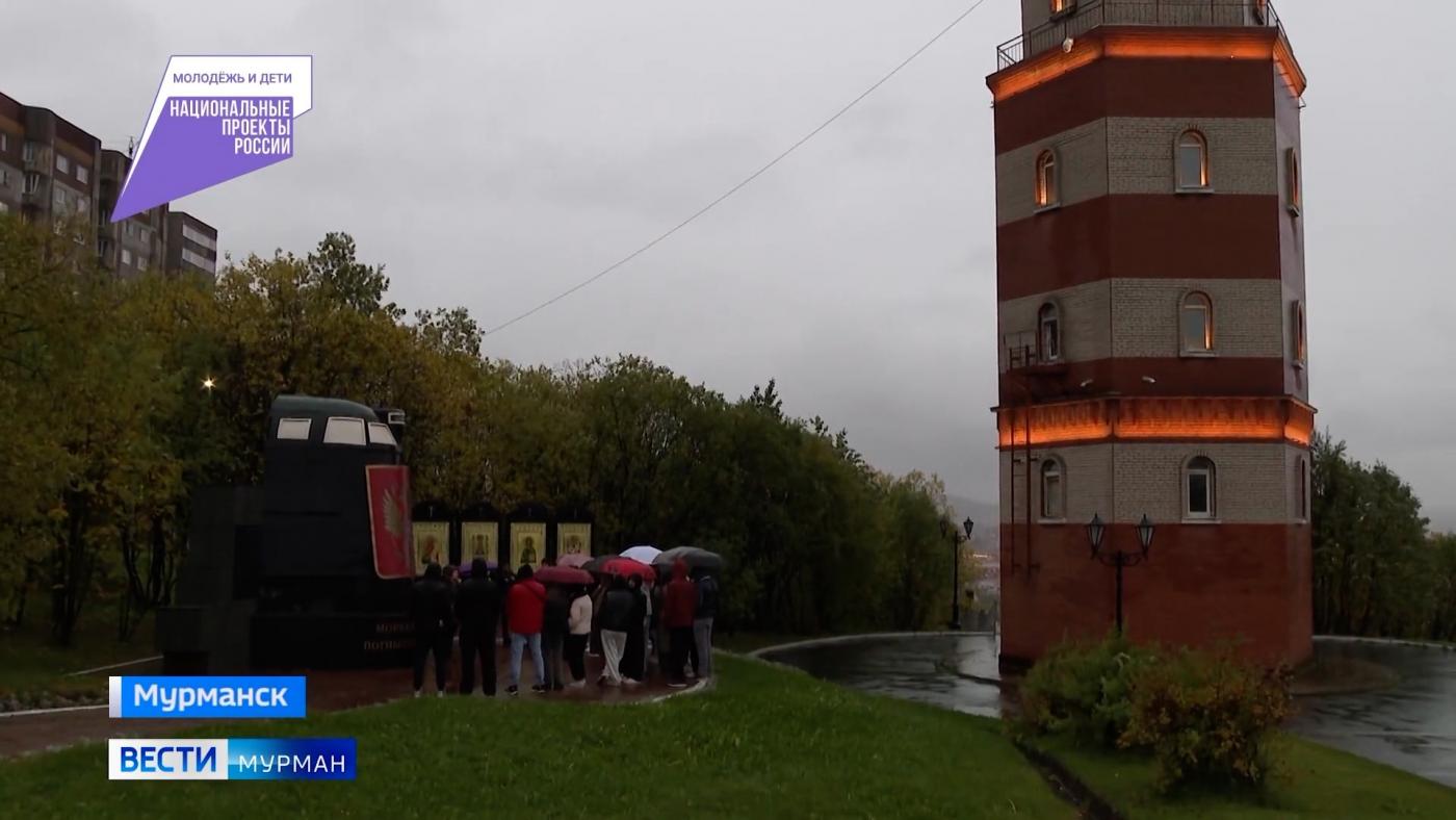"Путешествие по городам-героям": погружаться в военную историю Мурманска приехали ребята из Санкт-Петербурга и Москвы