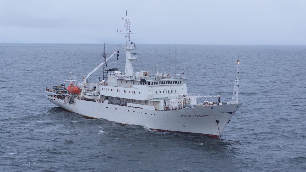 Губернатор Мурманской области Андрей Чибис поздравил моряков-надводников с праздником