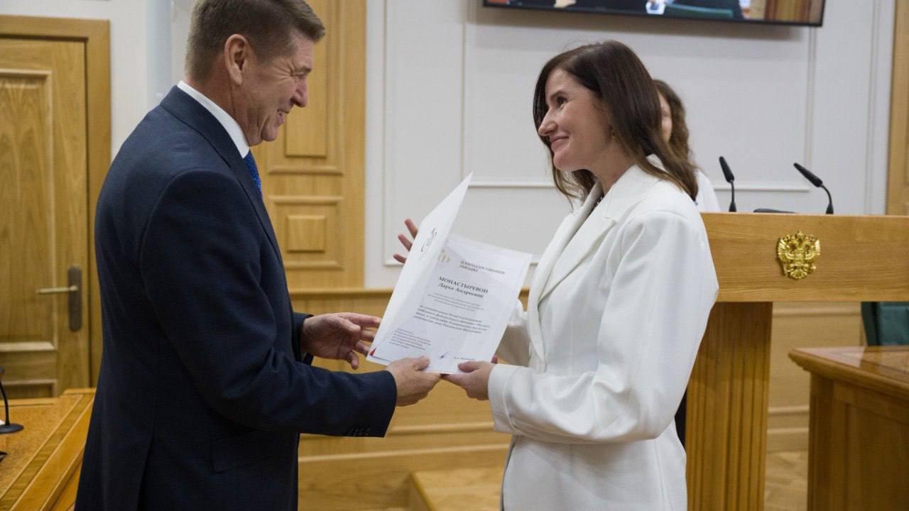 Представителям Единого волонтерского центра Мурманской области вручили благодарственные письма Совета Федерации