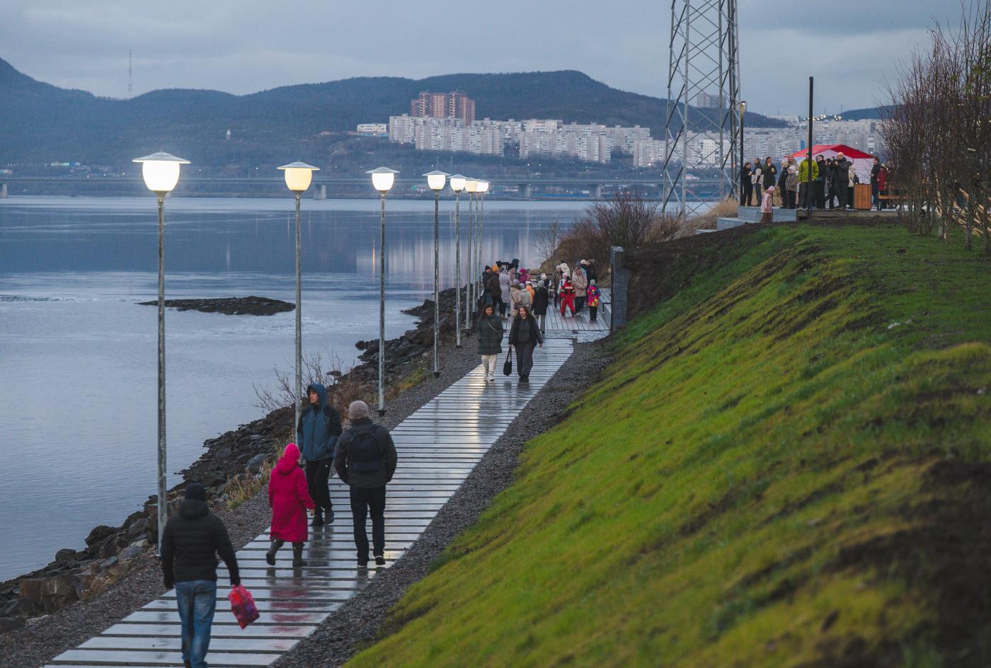 Второй этап благоустройства Поморской набережной в Коле завершен