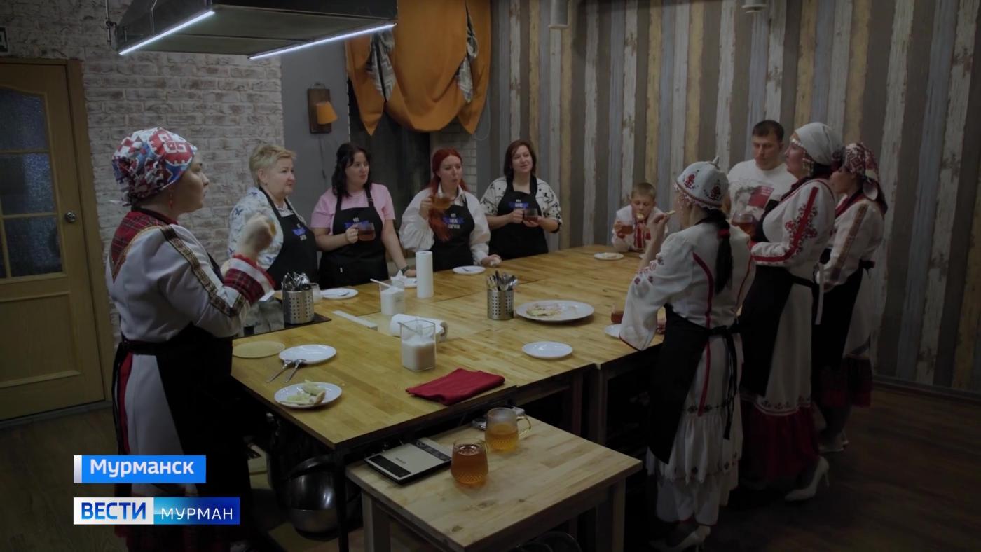 Мурманские журналисты и участники Культурного общества "Чувашский край" вместе испекли пирог хуплу