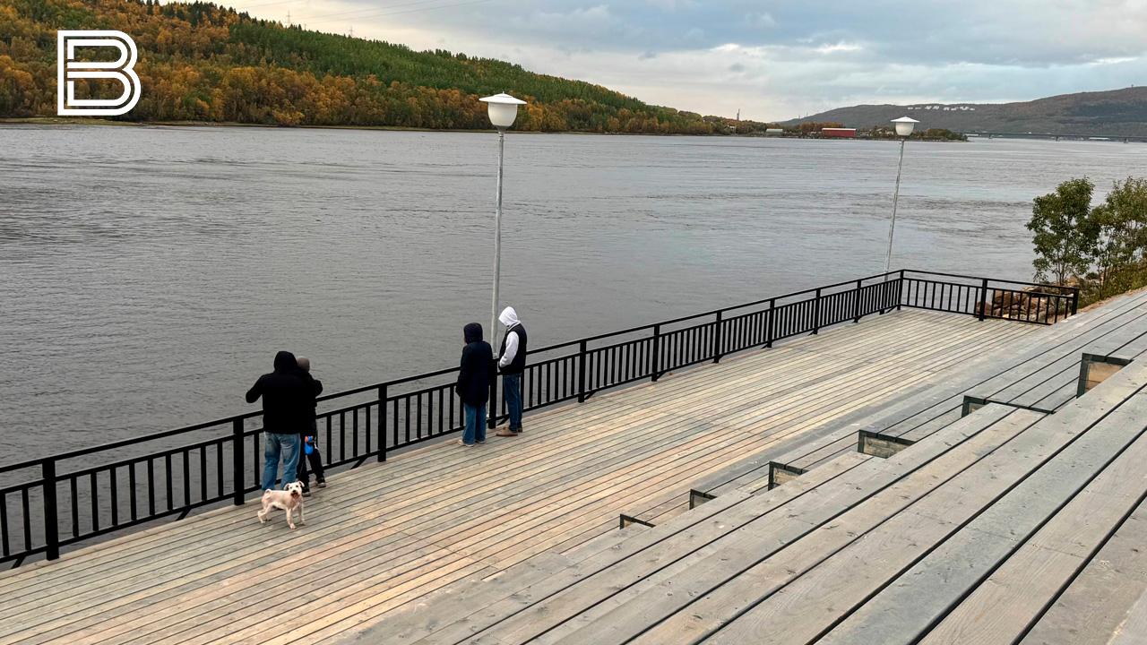 Спуск к гроту на новой набережной в Коле оборудуют перилами