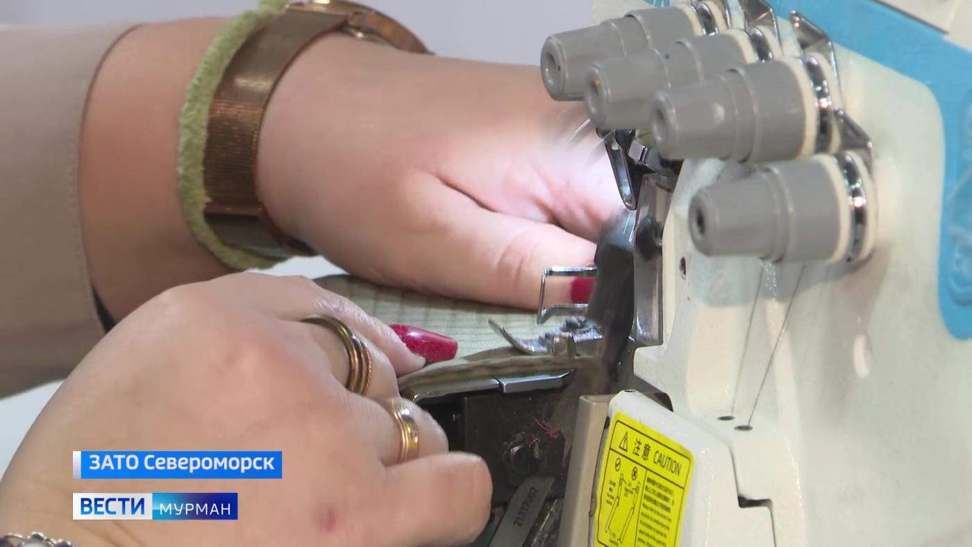 Стежок за стежком сообща приближают Победу – женщины Североморска шьют одежду для бойцов СВО