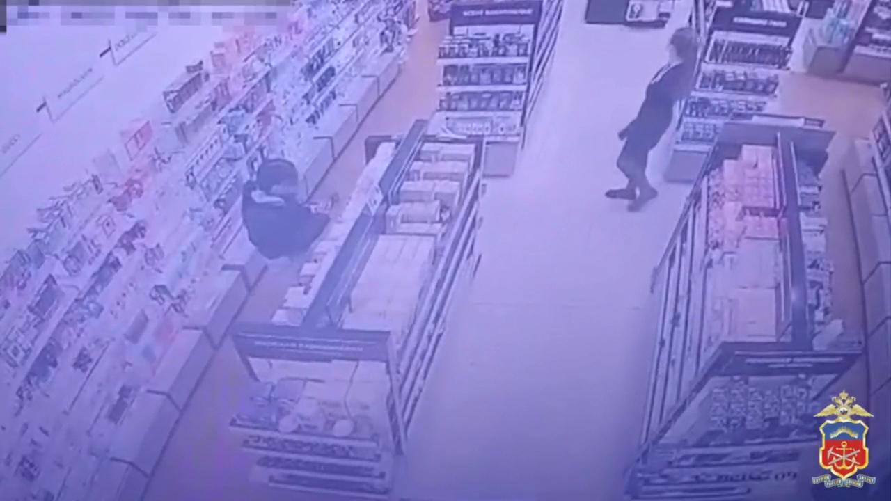 В Мурманске задержали любительницу "бесплатной" парфюмерии