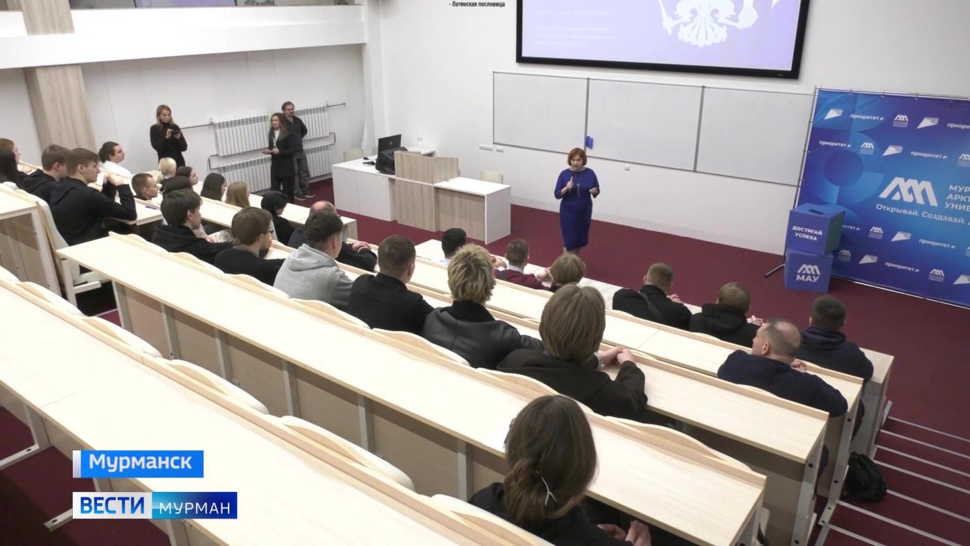 Будущие юристы Мурманской области поговорили о единстве народов с членом экспертного совета Госдумы 