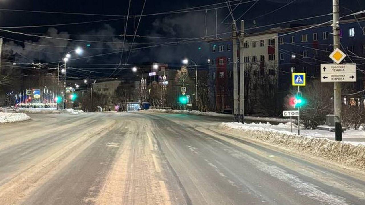 Юную мурманчанку госпитализировали после ДТП на перекрестке