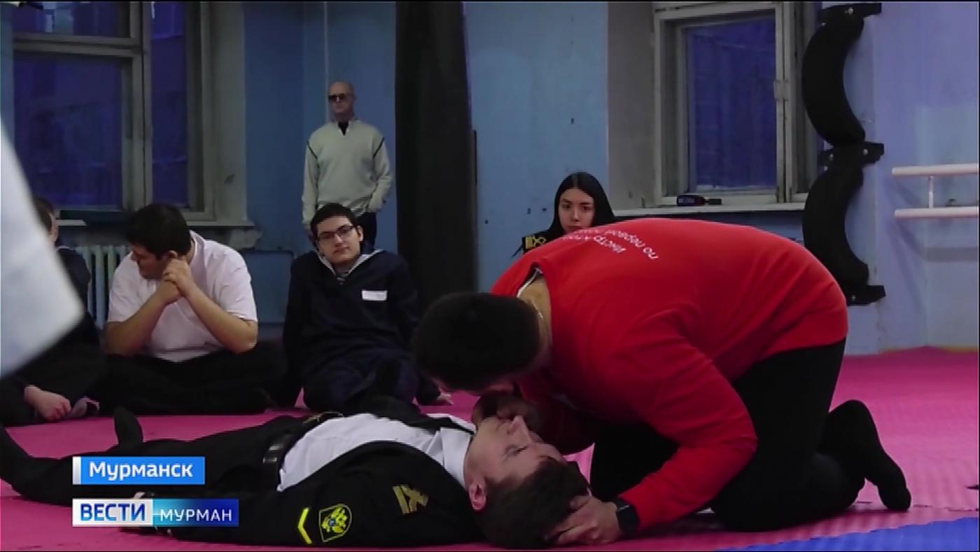 Курсантов МАУ учили оказывать первую помощь