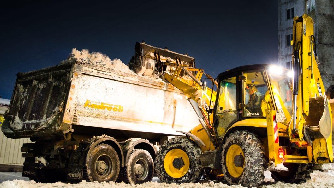 Более 35 тысяч кубометров снега вывезли с начала зимы в Мурманской области