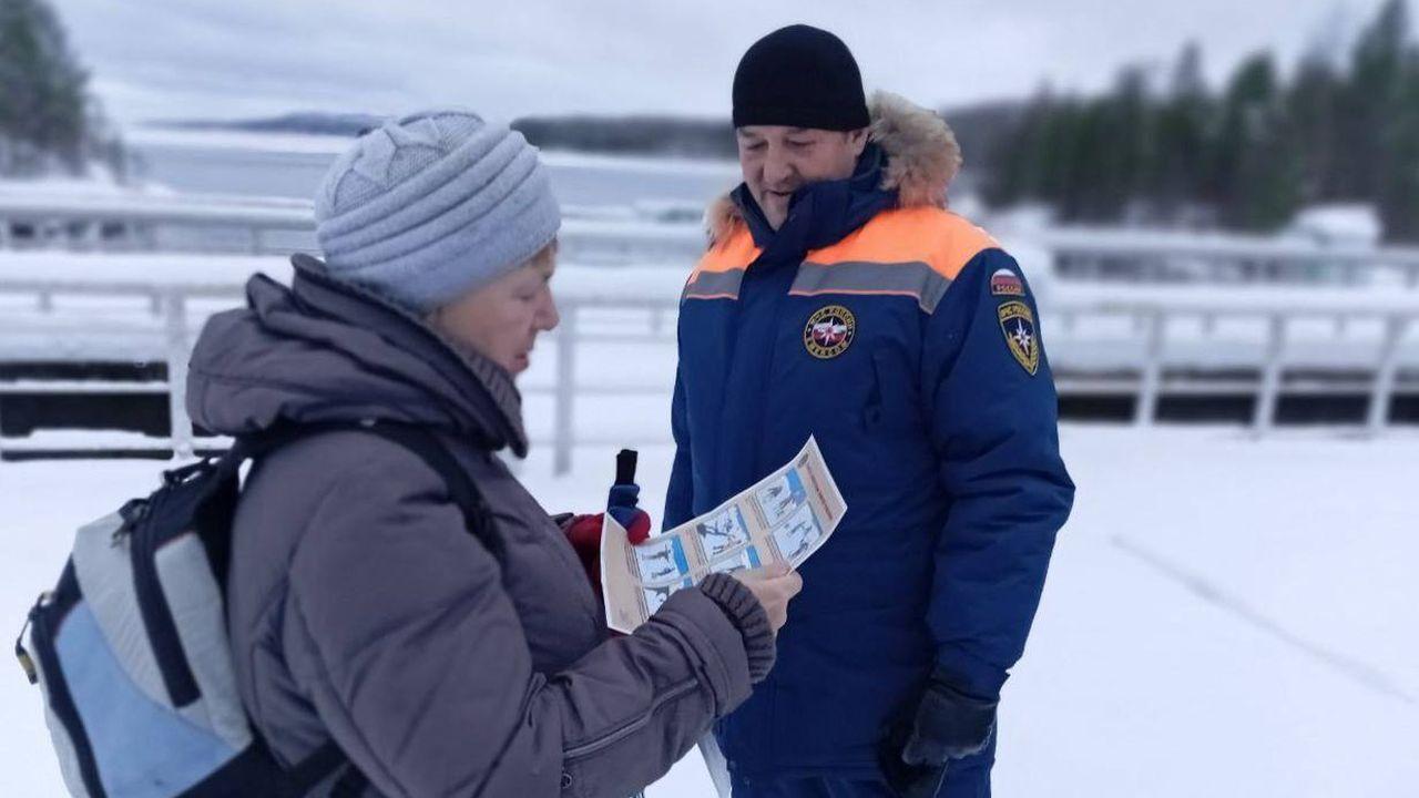 В МЧС Мурманской области предостерегли северян от выхода на тонкий лед 